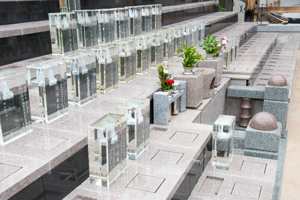 クリスタル墓をお探しなら大阪府守口市の長福山「本性寺」